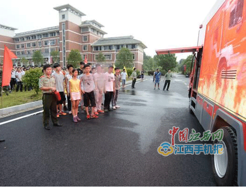 宜春消防支隊深入宜春中學開展消防知識進軍訓活動